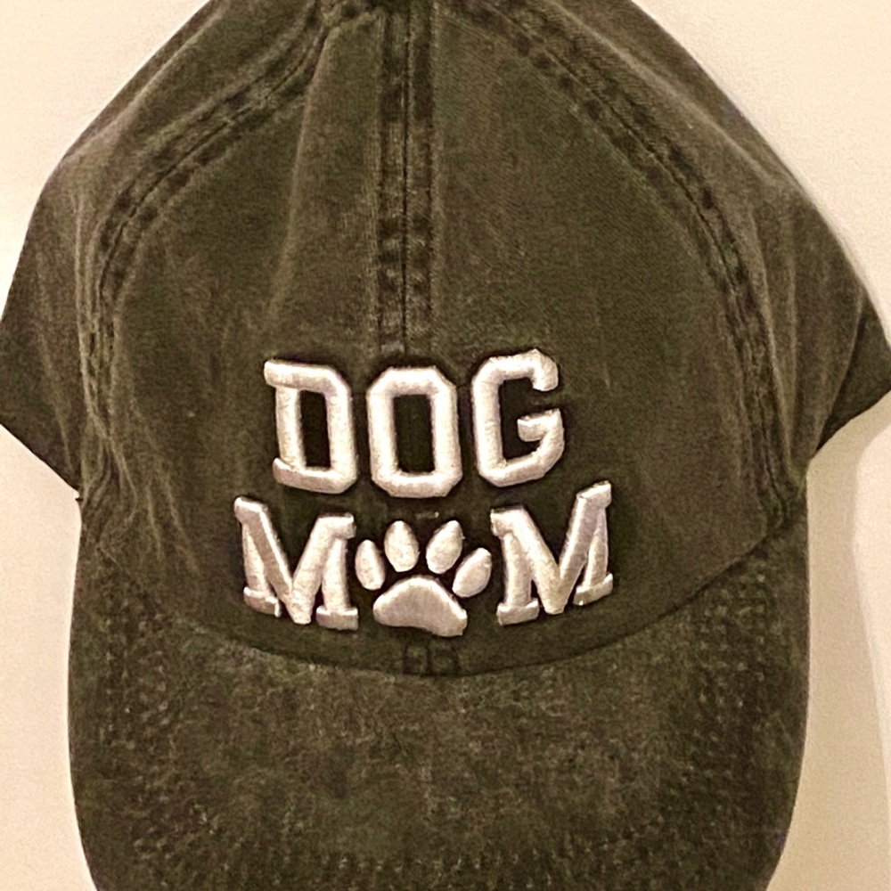 NWT Dog Mom Baseball Hat